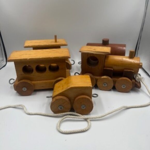 Vintage Handcrafted Wooden Toy Train pull toy  with 5 Linkable Cars hardwoods - Picture 10 of 12